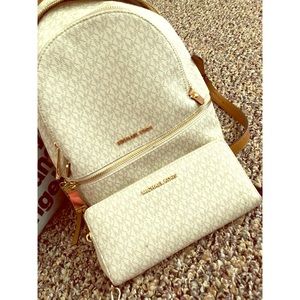 Michael KorsRhea Medium Logo Print BackPack&wallet
